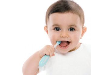 Giving-your-baby-dental-care