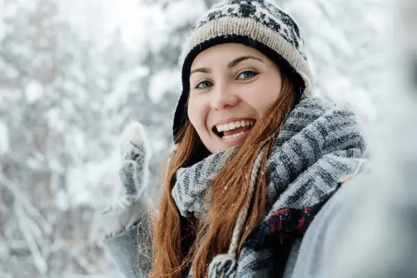 8 Dental Care Tips During the Winter to Avoid Teeth Pain - DentalsReview